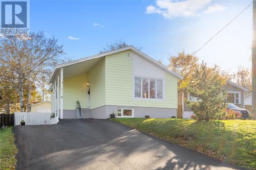 11 Valleyview Ave, Mount Pearl, NL, A1N1L6 | Card Image
