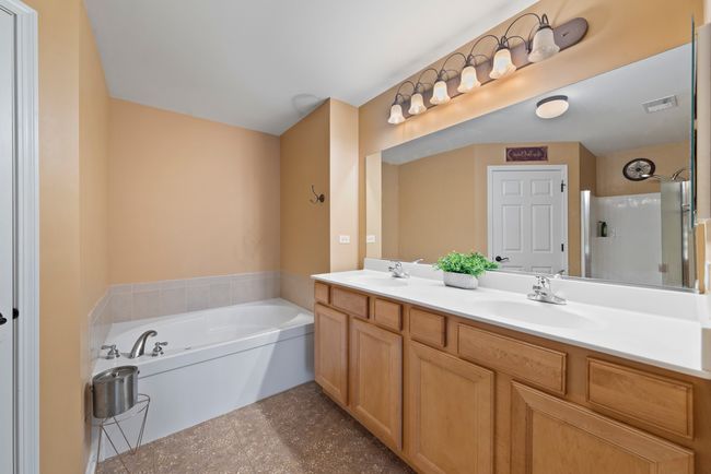 1425 - 1425 Hidden Grove Cir, Condo with 2 bedrooms, 2 bathrooms and 2 parking in Joliet IL | Image 15