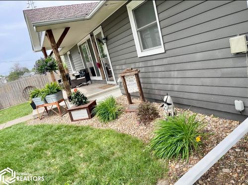 201 E South St, New Sharon, IA, 50207-9216 | Card Image