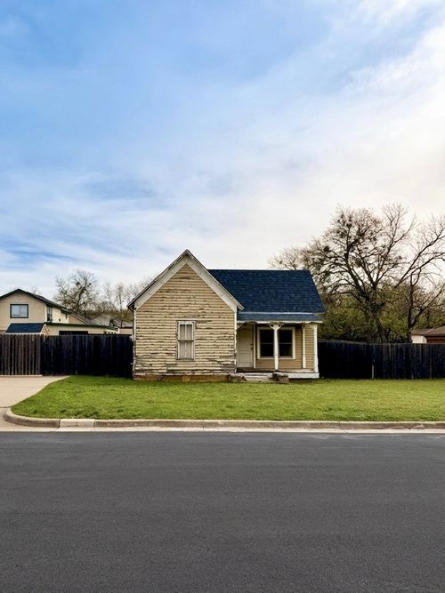 712 N Walnut Street, Weatherford, TX, 76086 | Card Image