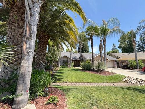 1536 N Tamarack St, Visalia, CA, 93291-7905 | Card Image