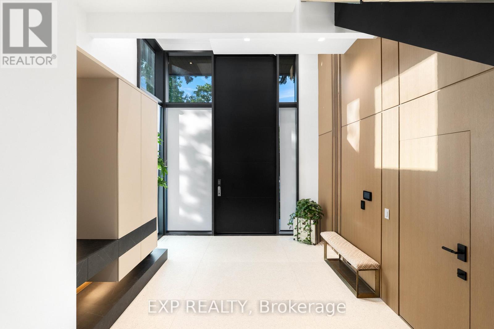 Residential in Toronto (Stonegate-Queensway) 4