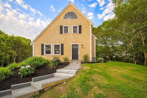 66 S West Dr, Dennis, MA, 02638-2403 | Card Image