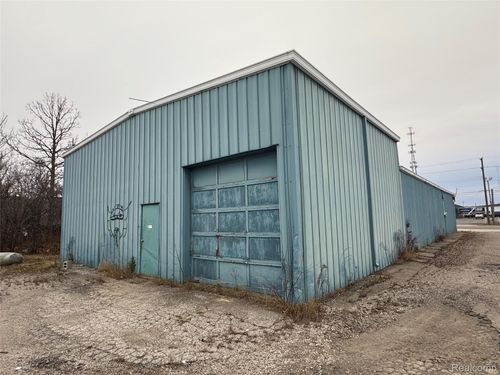 2931 E Court St, Flint, MI, 48506-4016 | Card Image