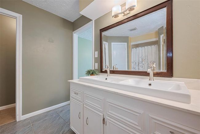 Dual sinks in the primary bathroom. | Image 20