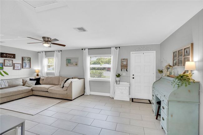 2554 3 Rd St Sw, House other with 3 bedrooms, 1 bathrooms and null parking in Vero Beach FL | Image 6
