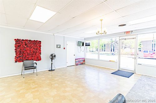 111 9th St, Muskogee, OK, 74401-6802 | Card Image