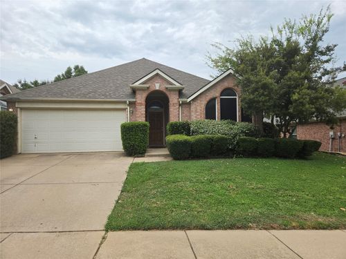 211 Crepe Myrtle Dr, Euless, TX, 76039-4131 | Card Image