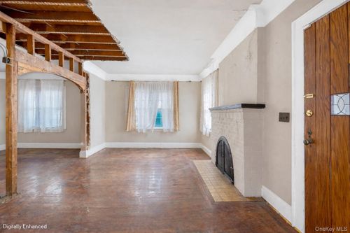 67 Lawrence Ave, Lynbrook, NY, 11563-1933 | Card Image