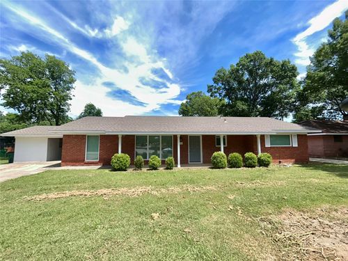 306 Line Dr, Gainesville, TX, 76240-5122 | Card Image