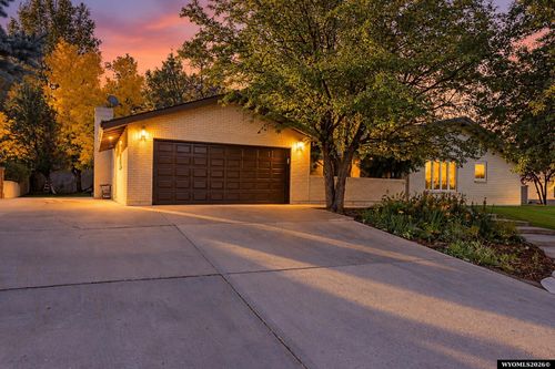 2016 Carson St, Rock Springs, WY, 82901 | Card Image