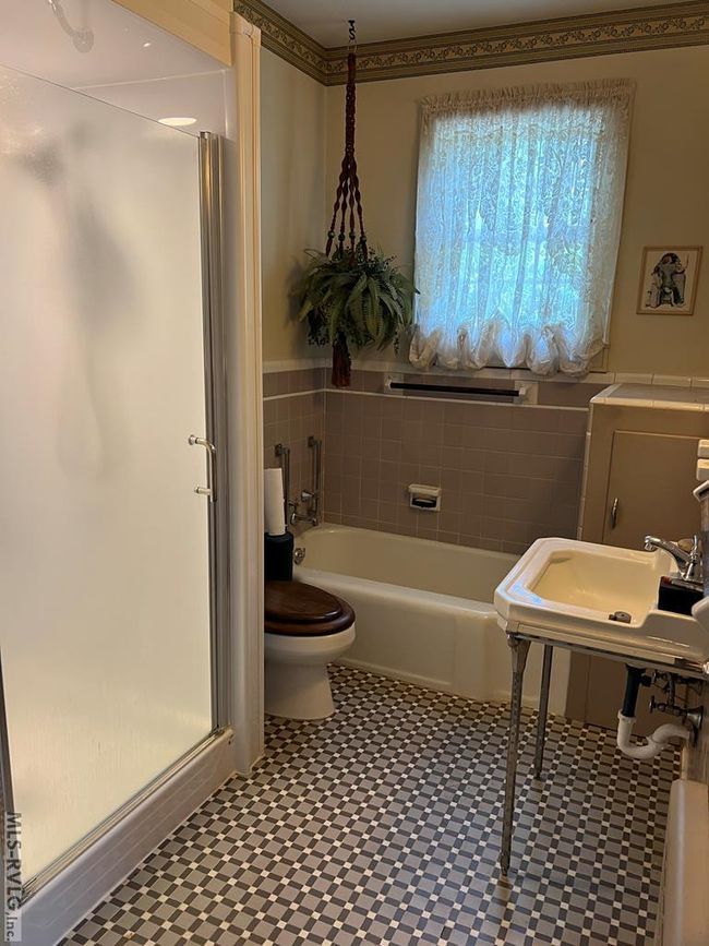 2nd Floor Ensuite Bath | Image 45