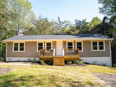 Ranch-style house featuring a front lawn | Image 1