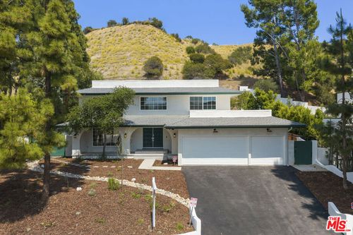 3062 Arrowhead Dr, Los Angeles, CA, 90068-1602 | Card Image