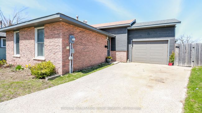 51 Christie Cres, House other with 4 bedrooms, 2 bathrooms and 4 parking in Barrie ON | Image 5