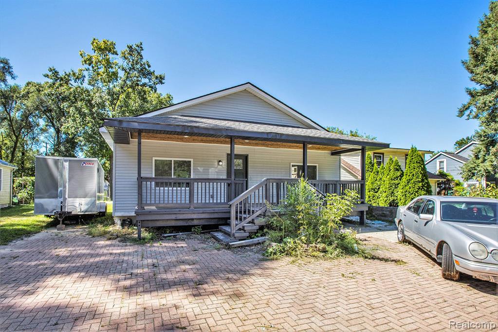 Massena St, Commerce Township, MI 48382