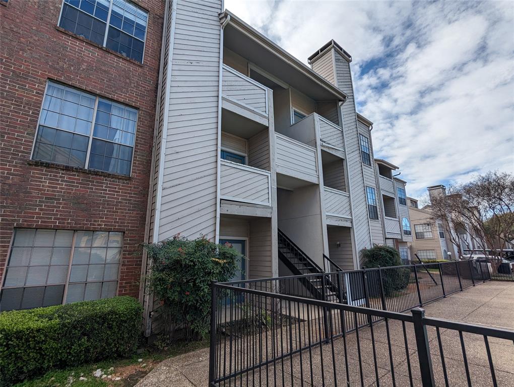 153 9747 Whitehurst Drive, For Rent in Dallas Zoocasa