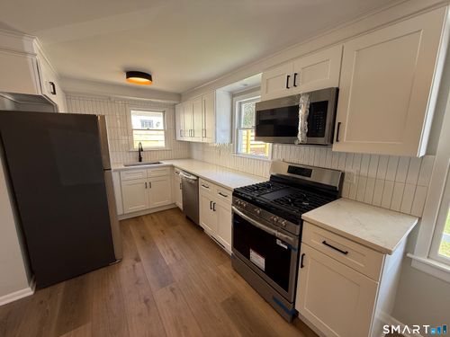 3 Edgewood St, Norwalk, CT, 06854-4007 | Card Image