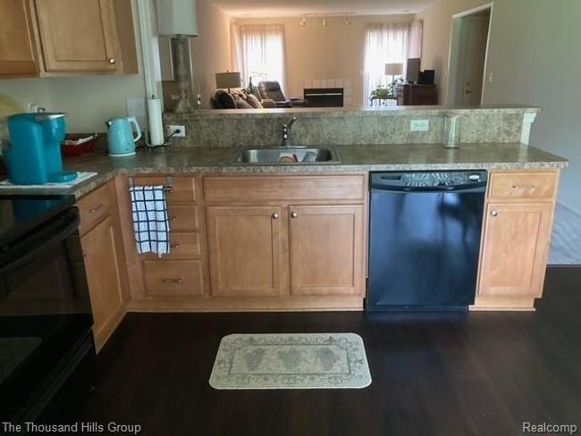 28476 Carlton Way Dr, Condo with 2 bedrooms, 2 bathrooms and null parking in Novi MI | Image 10