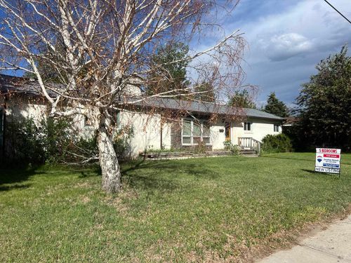 685 Cedar St, Lander, WY, 82520-3490 | Card Image