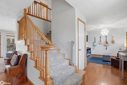 909 S Oakbrook Dr, Mount Pleasant, IA, 52641-2717 | Card Image