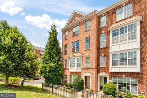 6321 Iris Meadow Ln, HAYMARKET, VA, 20169-6237 | Card Image