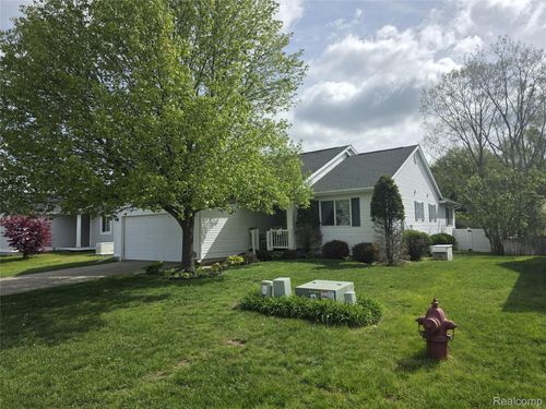600 Winding River Dr, Williamston, MI, 48895-9022 | Card Image