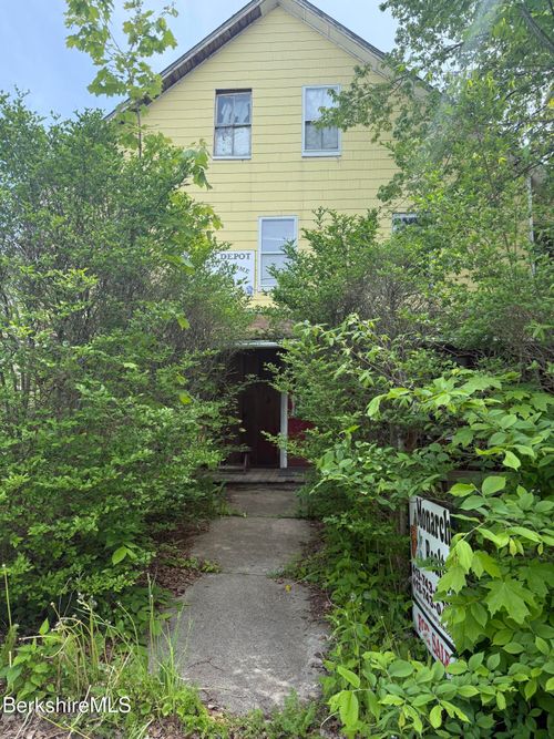 9 Depot St, Monroe, MA, 01350-9701 | Card Image