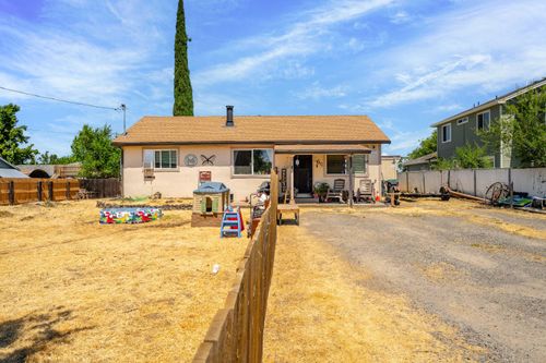364 10th St, Central Point, OR, 97502-2142 | Card Image