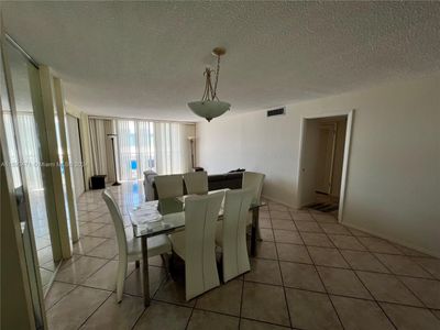 1034 - 6039 Collins Ave, Condo with 2 bedrooms, 2 bathrooms and null parking in Miami Beach FL | Image 3