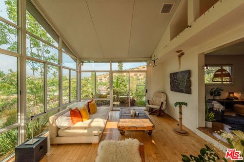 9635 Stonehurst Ave, Sun Valley, CA, 91352 | Card Image
