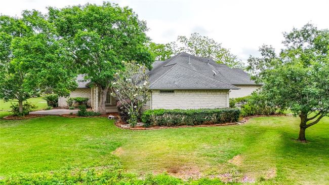 1212 W North St, House other with 3 bedrooms, 3 bathrooms and 2 parking in Louise TX | Image 46