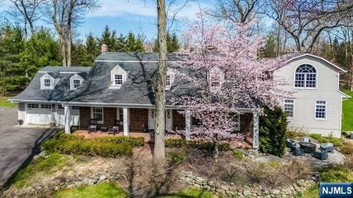 202 Chestnut Ridge Rd, Saddle River, NJ, 07458-2813 | Card Image