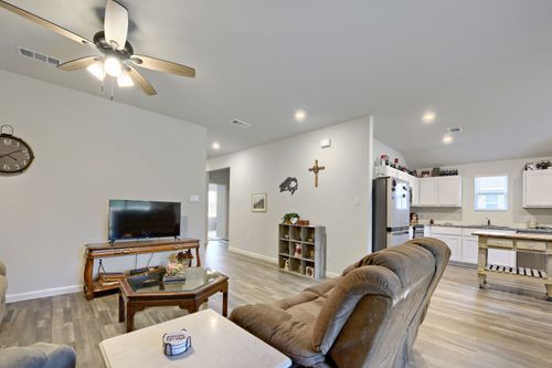 420 Jameson St, Springtown, TX, 76082-2427 | Card Image