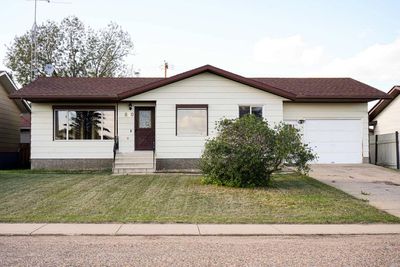 4820 46 St, House detached with 3 bedrooms, 2 bathrooms and 3 parking in Hardisty AB | Image 1