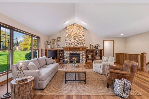 9813 Wedgewood Cir, Woodbury, MN, 55125-9366 | Card Image