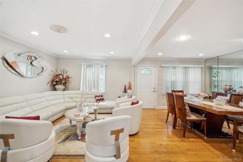 62 Bretton Rd, New Hyde Park, NY, 11040-3433 | Card Image