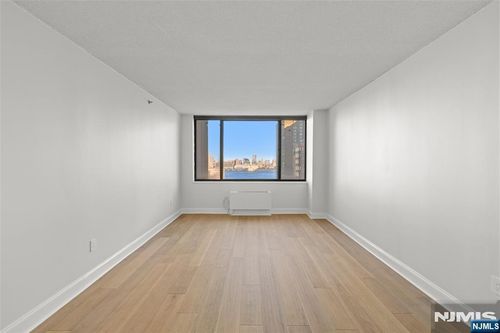 45 River Dr, Jersey City, NJ, 07310-1741 | Card Image