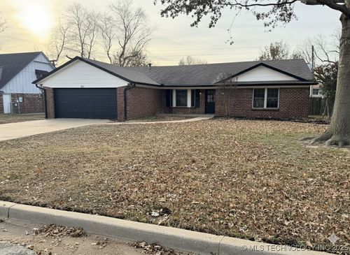 801 Utica St, Broken Arrow, OK, 74011-2048 | Card Image