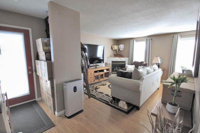 1004 Penrith Crescent Se, Home with 5 bedrooms, 2 bathrooms and 1 parking in Calgary AB | Image 5