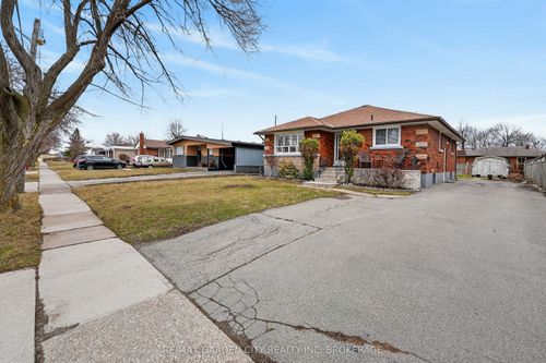 98 Golden Boulevard E, Welland, ON, L3B1H7 | Card Image
