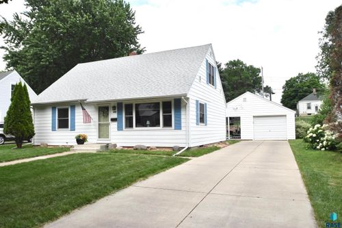 1620 S West Ave, Sioux Falls, SD, 57105-1441 | Card Image