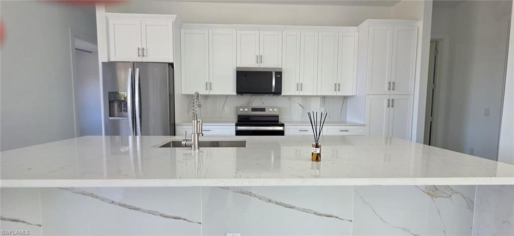 Residential in LEHIGH ACRES 4