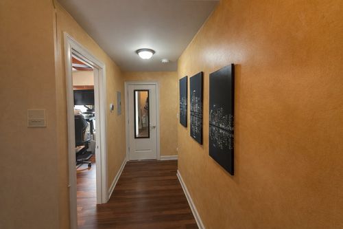 2s-4718.5 N Beacon St, Chicago, IL, 60640 | Card Image