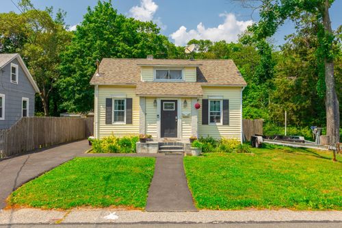 37 Andrew Ave, Islip Terrace, NY, 11752-2303 | Card Image