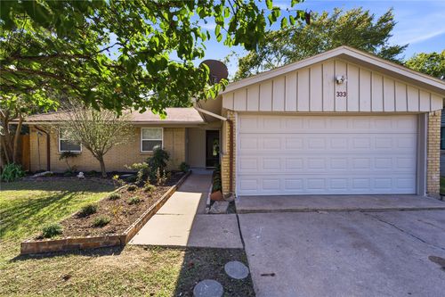 333 Blueberry Ln, Grand Prairie, TX, 75052-5127 | Card Image