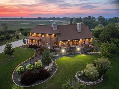 2423 County Road Q, Manitowoc, WI, 54220-9401 | Card Image