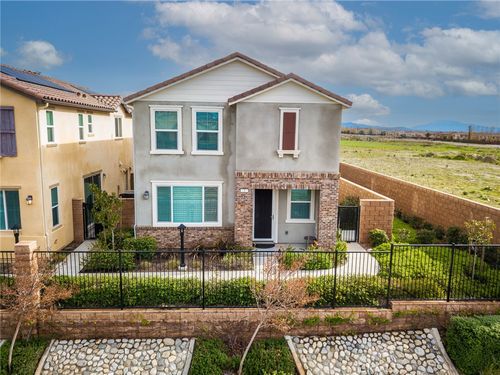 unit-3-16125 Gelato Ct, Fontana, CA, 92336-6327 | Card Image