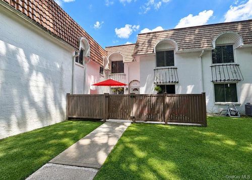 275 Brettonwoods Drive, Brookhaven, NY, 11727 | Card Image