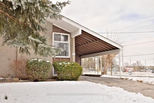 28 Bison Dr, North York, ON, M2R2Y2 | Card Image